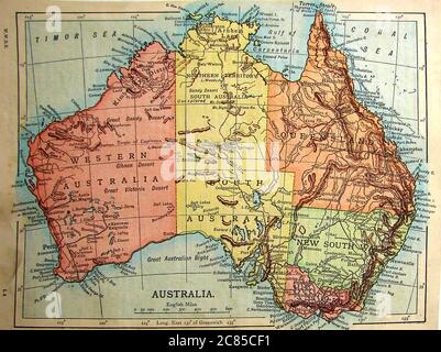 Una mappa storica a 1901 colori dell'Australia che mostra le città e gli insediamenti del tempo e le regioni inesplorate con i nomi vecchi e presenti. Foto Stock