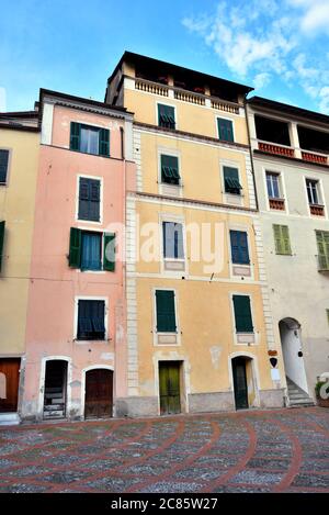 Tipiche case storiche a Dolceacqua Foto Stock