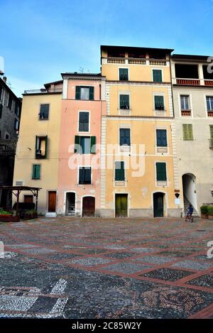 Tipiche case storiche a Dolceacqua Foto Stock