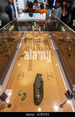 La corona d'oro della tomba di Silla Cheonmachong, il Museo Nazionale di Gyeongju, Provincia di Gyeongsang del Nord, Corea del Sud Foto Stock