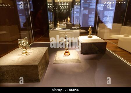 Reliquiario dell'oro nel Museo Nazionale di Gyeongju, Gyeongju, Provincia di Gyeongsang del Nord, Corea del Sud Foto Stock