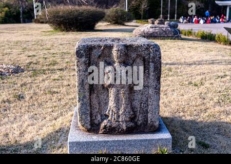 Bassorilievo nel Museo Nazionale di Gyeongju, Gyeongju, Provincia di Gyeongsang del Nord, Corea del Sud Foto Stock