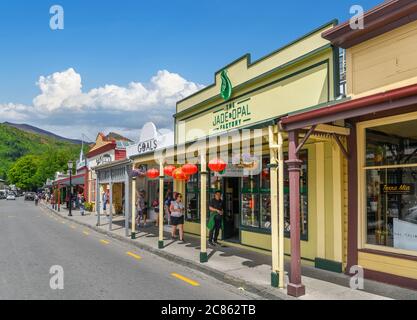 Buckingham Street, la strada principale nel centro storico di Arrowtown, Nuova Zelanda Foto Stock