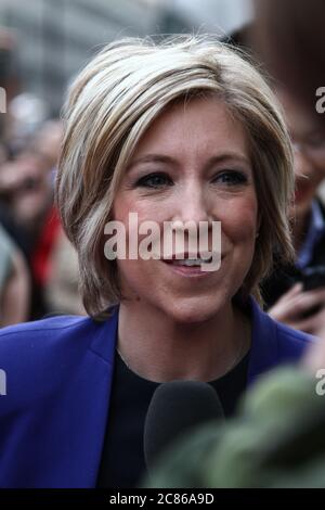 JOANNA GOSLING. EMITTENTE. PRESENTATORE. GIORNALISTA. LETTORI DI NOTIZIE. BBC NEWS CASTER. Russell Moore portfolio page. Foto Stock