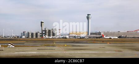 Edifici dell'aeroporto di Haneda a Tokyo Foto Stock