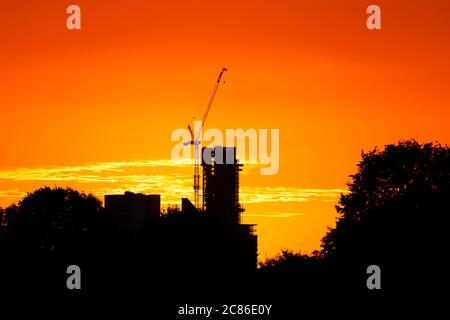 All'alba, l'edificio più alto dello Yorkshire, "Altus House", nel centro di Leeds. Foto Stock