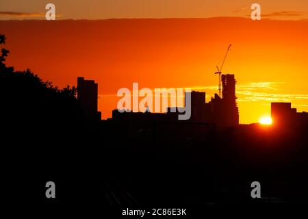 All'alba, l'edificio più alto dello Yorkshire, "Altus House", nel centro di Leeds. Foto Stock