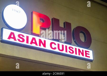 Un cartello per un ristorante vietnamita Pho a Manteca California Foto Stock