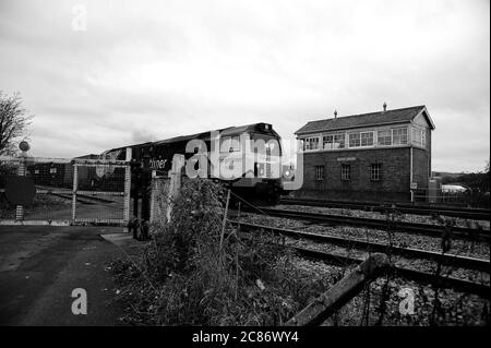 '70017' a Bishton Crossing con un servizio di trasporto su linea libera di Southampton. Foto Stock