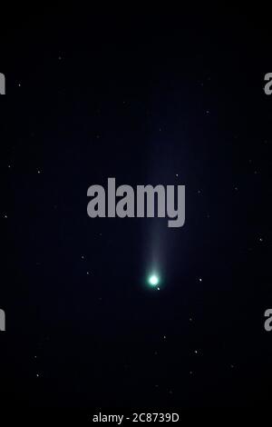 Cometa nello spazio tra le stelle, Campania, Italia Foto Stock