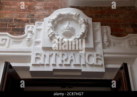 Hong Kong, Cina:29 Giu,2020. Ingresso al vecchio Magistrates Court.Tai Kwun Center for Heritage and Arts Hollywood Road Central. L'ex Centrale Foto Stock