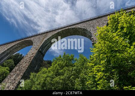 Spettacolare vista del vecchio ponte ferroviario al viadotto della gola di Ravenna a Breitnau, Germania Foto Stock