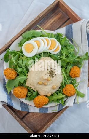 ciotola sana fatta in casa per insalata di hummus avocado Foto Stock