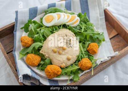 ciotola sana fatta in casa per insalata di hummus avocado Foto Stock