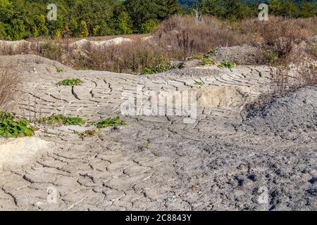 paesaggi aridi, tra cui un sacco di terra secca e fessurata Foto Stock