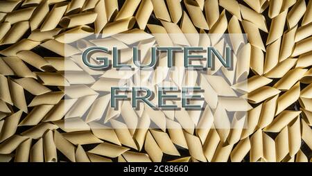 Concetto di dieta senza glutine. Texte sur Gluten Free on background with italian Pasta - penne. Foto Stock