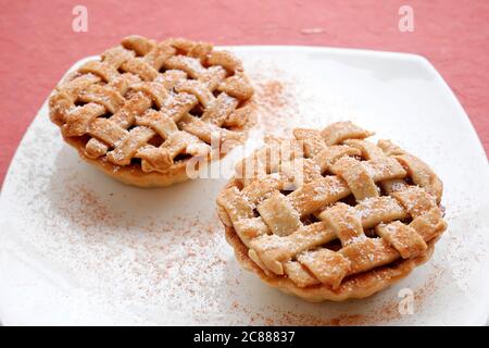 TORTA DI MELE FATTA IN CASA Foto Stock