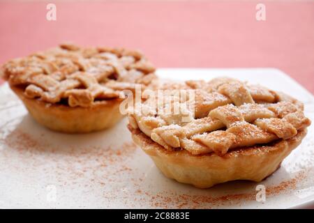 TORTA DI MELE FATTA IN CASA Foto Stock