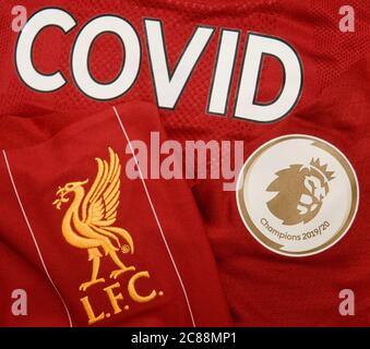 Immagine generica. Mostra maglia Liverpool FC con nome Covid e numero 19 in occasione della stagione 2019 2020 della vittoria di campionato di primo livello. 1° titolo per 30 anni Foto Stock