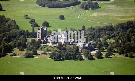 Veduta aerea del Castello di Penrhyn, vicino a Bangor, Galles del Nord Foto Stock