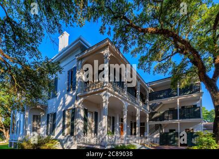 Natchez, Mississippi, USA - 19 giugno 2020: La Staton Mansion, oggi museo, costruita nel 1857. Foto Stock