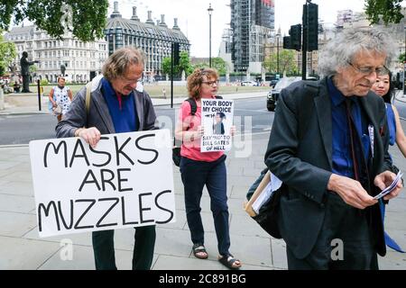 Westminster, Londra, Regno Unito. 22 luglio 2020 Piers Corbyn e i suoi sostenitori organizzano una protesta contro il blocco del Coronavirus, l'uso di maschere e vaccini. Credit: Matthew Chpicle/Alamy Live News Foto Stock