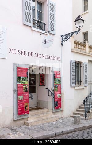 Ingresso frontale al Musee de Monmartre e ai Jardins Renoir, Montmartre, Parigi, Francia Foto Stock