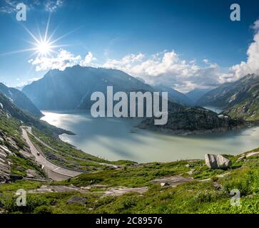 Vista panoramica dal passo di Grimselsee con il lago Grimselsee, Svizzera Foto Stock