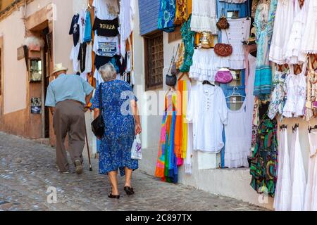 Turisti, Dalt Vila, Ibiza Città Vecchia, Ibiza, Spagna Foto Stock