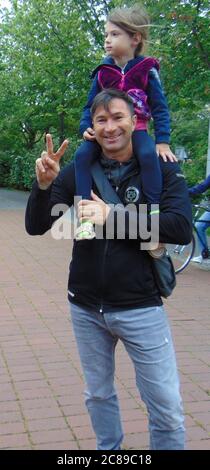 Lucas Cordalis mit Tochter Sophia bei der Ankunft zur Schlagerlovestory.2020 - Die FESTE mit Florian Silbereisen in Leipzig am 6.6.2020 Foto Stock