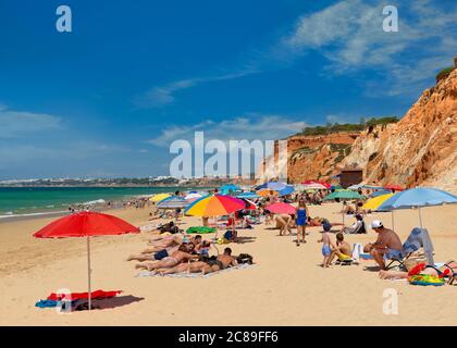 Spiaggia di Praia da Falésia, Algarve, Portogallo Foto Stock