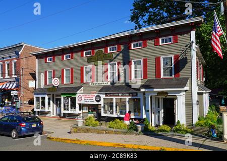 CLINTON, NJ -14 LUG 2020- Vista degli edifici nel centro storico di Clinton, Contea di Huntardon, New Jersey, Stati Uniti. Foto Stock