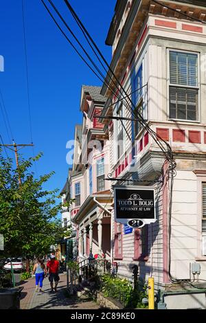 CLINTON, NJ -14 LUG 2020- Vista degli edifici nel centro storico di Clinton, Contea di Huntardon, New Jersey, Stati Uniti. Foto Stock