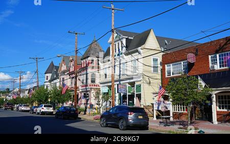 CLINTON, NJ -14 LUG 2020- Vista degli edifici nel centro storico di Clinton, Contea di Huntardon, New Jersey, Stati Uniti. Foto Stock