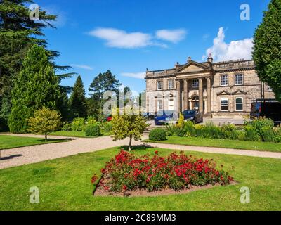 Conyngham Hall dal giardino sommerso Knaresborough North Yorkshire Inghilterra Foto Stock