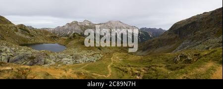 Panorama montano con la pista per mountain bike Stoneman Taurista a Forstau, nella contea di Salisburgo (Austria) Foto Stock