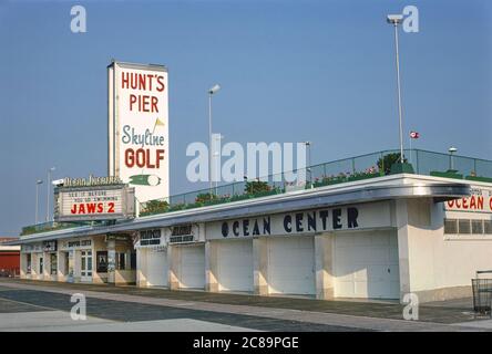 Hunt's Pier, Skyline Golf and Ocean Theatre, Wildwood, New Jersey, USA, John Margolies Roadside America Photograph Archive, 1978 Foto Stock