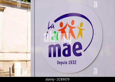 Bordeaux , Aquitaine / Francia - 07 17 2020 : mae Mutuelle assurance de l'éduation segno e logo dell'assicurazione multinazionale francese Foto Stock