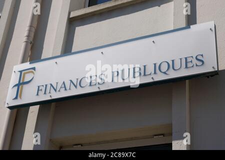 Bordeaux , Aquitaine / Francia - 07 17 2020 : Finanza il logo e il testo di iscrizione per l'ufficio di finanza pubblica francese Foto Stock