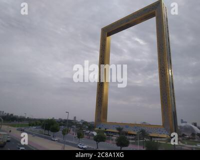 Il Dubai Gate 1 è un moderno complesso residenziale situato presso il punto di riferimento delle Jumeirah Lake Towers. E' un alto edificio a 35 piani con un interno Foto Stock