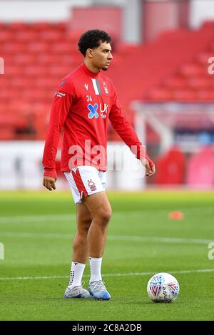 NOTTINGHAM, REGNO UNITO. 22 LUGLIO 2020 - Tyler Walker (34) di Nottingham Forest durante la partita del campionato Sky Bet tra Nottingham Forest e Stoke City al City Ground, Nottingham. (Credit: Jon Hobley | MI News) Credit: MI News & Sport /Alamy Live News Foto Stock