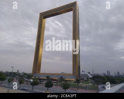 Il Dubai Gate 1 è un moderno complesso residenziale situato presso il punto di riferimento delle Jumeirah Lake Towers. E' un alto edificio a 35 piani con un interno Foto Stock