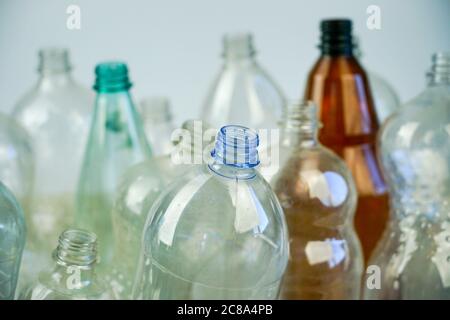 In plastica vuoti di bottiglie di acqua Foto Stock