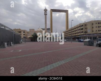 Il Dubai Gate 1 è un moderno complesso residenziale situato presso il punto di riferimento delle Jumeirah Lake Towers. E' un alto edificio a 35 piani con un interno Foto Stock