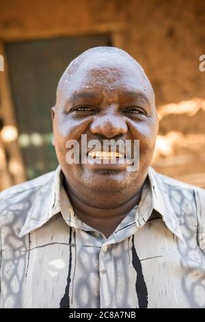 Nicholas Wambua (60) partecipa al progetto di LWR Isaiah 58. Contea di Makueni, Kenya. Gennaio 2018. Foto di Jake Lyell per il Luterano World Relief. Foto Stock