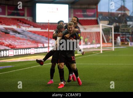 James McClean di Stoke City celebra il suo secondo gol durante la partita del campionato Sky Bet al City Ground, Nottingham. Foto Stock