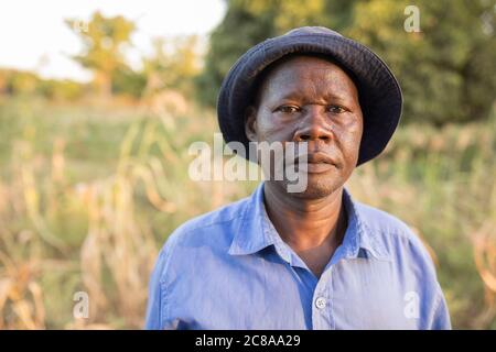 Anthony Kimeu (47) è un agricoltore Super Lead con il progetto Isaiah 58. Progetto LWR Isaiah 58 - Contea di Makueni, Kenya. Gennaio 2018. Foto di Jake Lye Foto Stock