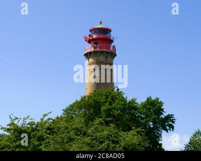 Der Leuchtturm bzw. Peilturm auf Rügen am Kap Arkona (Cape Arkona) dem nördlichsten Punkt auf der Insel Rügen, ein sehr beliebtes Urlaubsziel Foto Stock