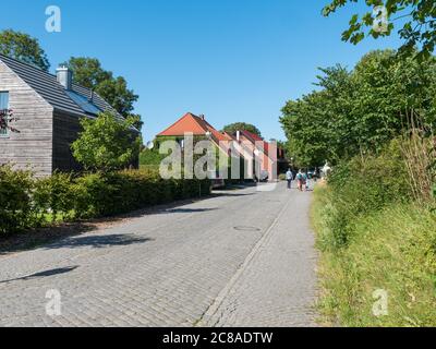 Gemeinde Putgarten auf der Halbinsel Wittow auf Rügen Häuser und Straßenansicht der Ferienhäuser nähe Kap Arkona Urlaub in Deutschland Foto Stock