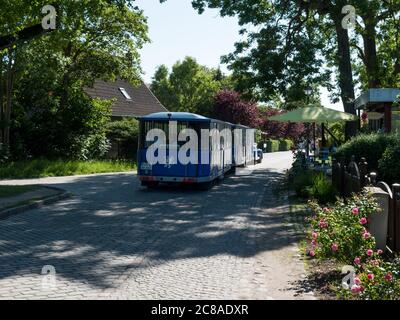 Kap Arkona Bahn auf Rügen Transport vom Parkplatz zum Leuchtturm und zur Steilküste durch Putgarten Foto Stock